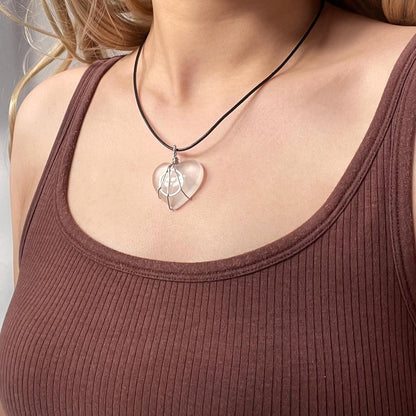 BENBIYO Werewolf Heart Glowing Moonstone Necklace Willa Glow in the Dark Dress Up Accessories