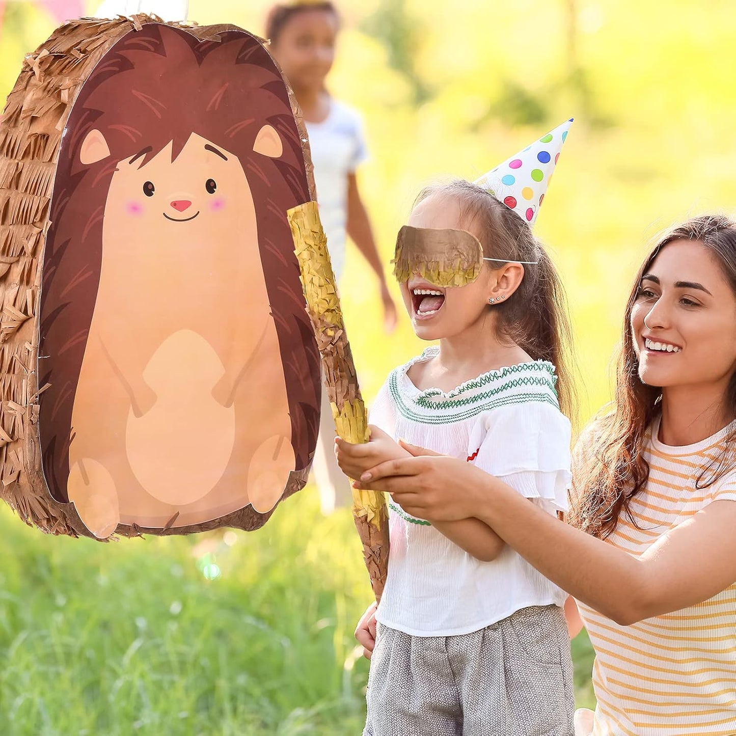 Sratte Piñata Bundle with a Blindfold and Bat (16 x 12 x 3 Inches), Cute Animal Piñata for Birthday Party Toys Decoration for Animal Theme Birthday Party Game Supplies Photo Prop(Giraffe)