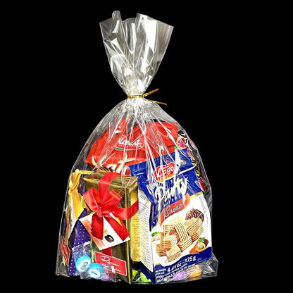 PigPotParty Cellophane Treat Bags 6x9 Inch, 50 Pack Clear Goodie Bags with Bottom Gusset for Stand-Up Display, Small Plastic Gift Wrap for Cookies, Candy, Party Favors, Popcorn, Includes 50 Gold Ties