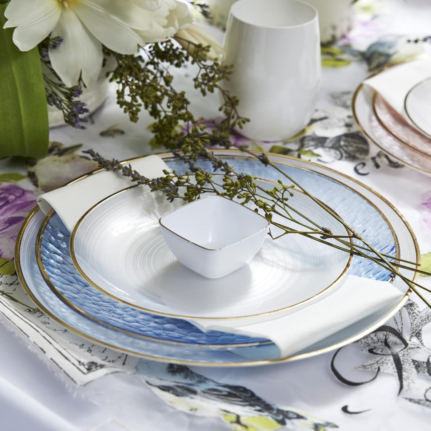 R-kay 100 Pack Clear Plastic Plates - 6.25 IN Hammered Gold Rimmed Sturdy, Durable And Extra Heavy duty Gold Plastic Dessert Plates Disposable - Ideal For Appetizer And And For Desserts.