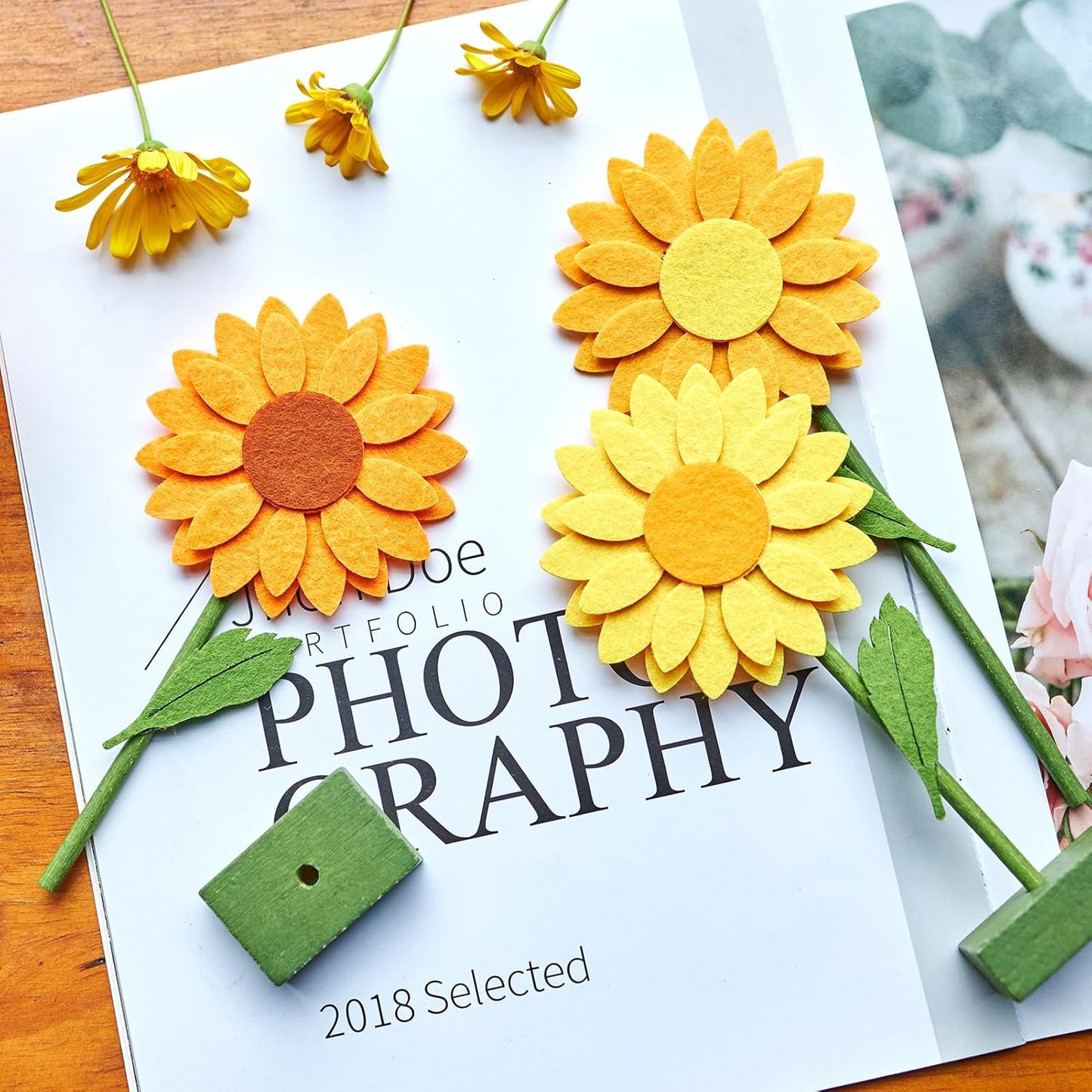 SUNBEAUTY 4PCS Honey Bee Honeycomb Centerpieces Decorations Yellow Bee Honeycomb Table Centerpieces with Sunflower Stickers for Baby Shower Birthday Gender Reveal Birthday Decoration