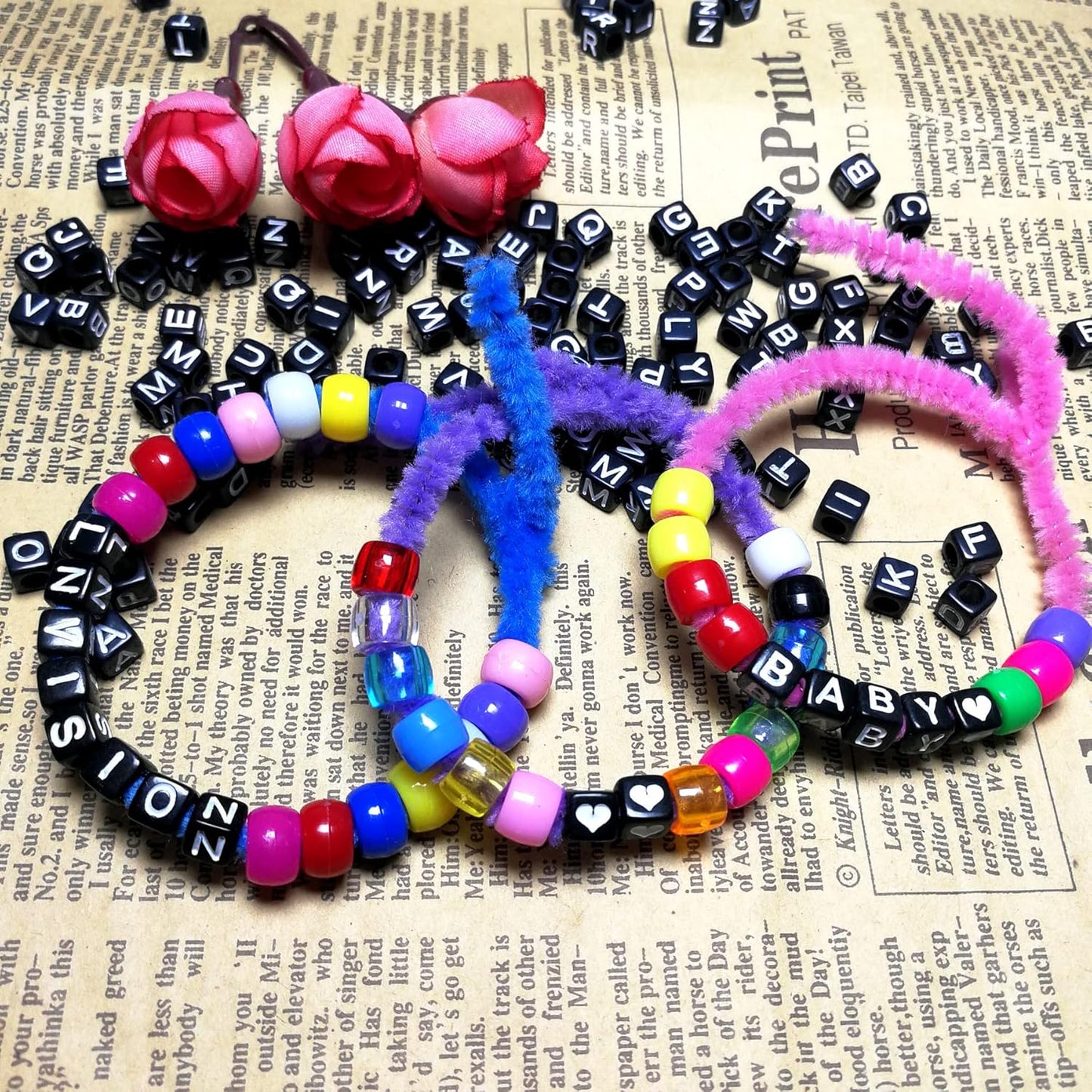 Amaney 1400pcs Glow Letter Beads, Heart Beads Whit Elastic Beading Cord,4x7mm Round Acrylic Alphabet Beads for Friend Bracelet Jewelry Making