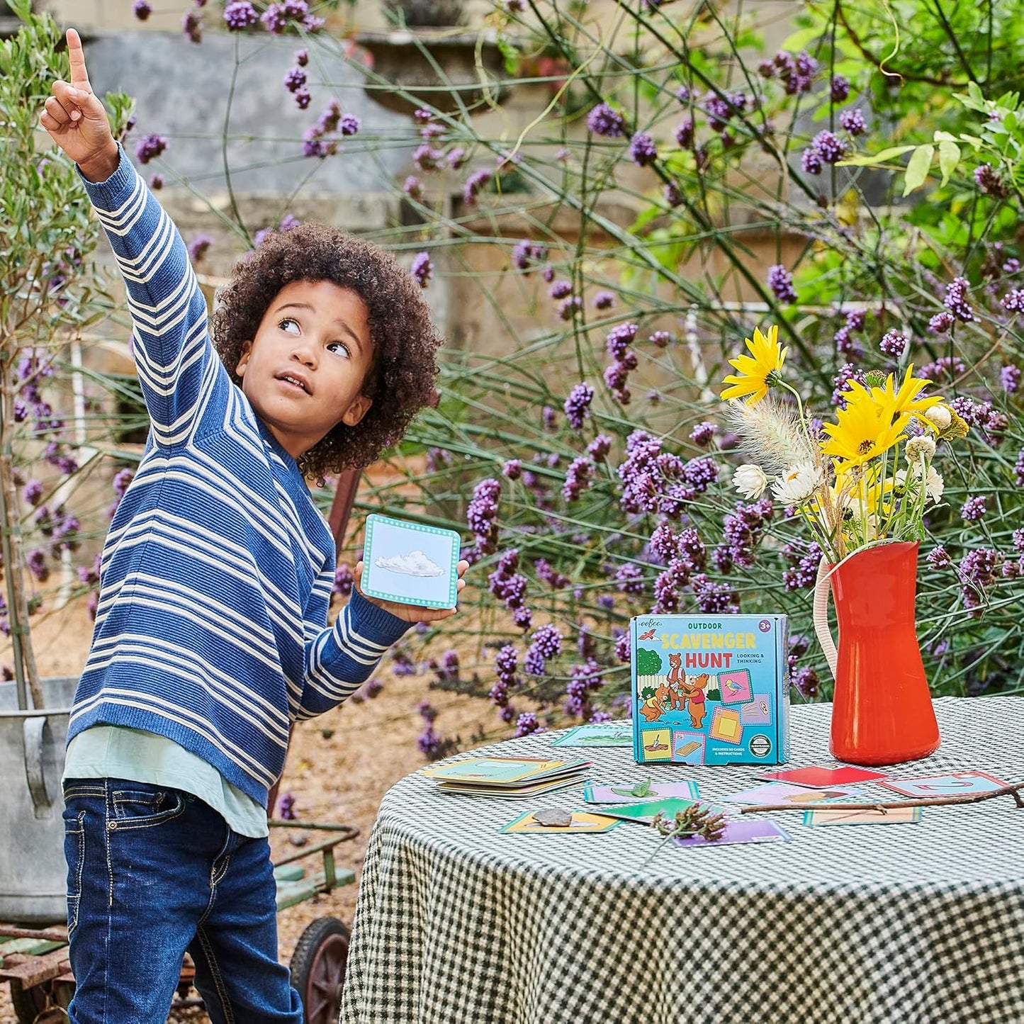 eeBoo Scavenger Hunt Indoors Game, a Finding Game that develops observational and Analytical Skills, Includes 50 Cards & Instructions, for Ages 3 and up